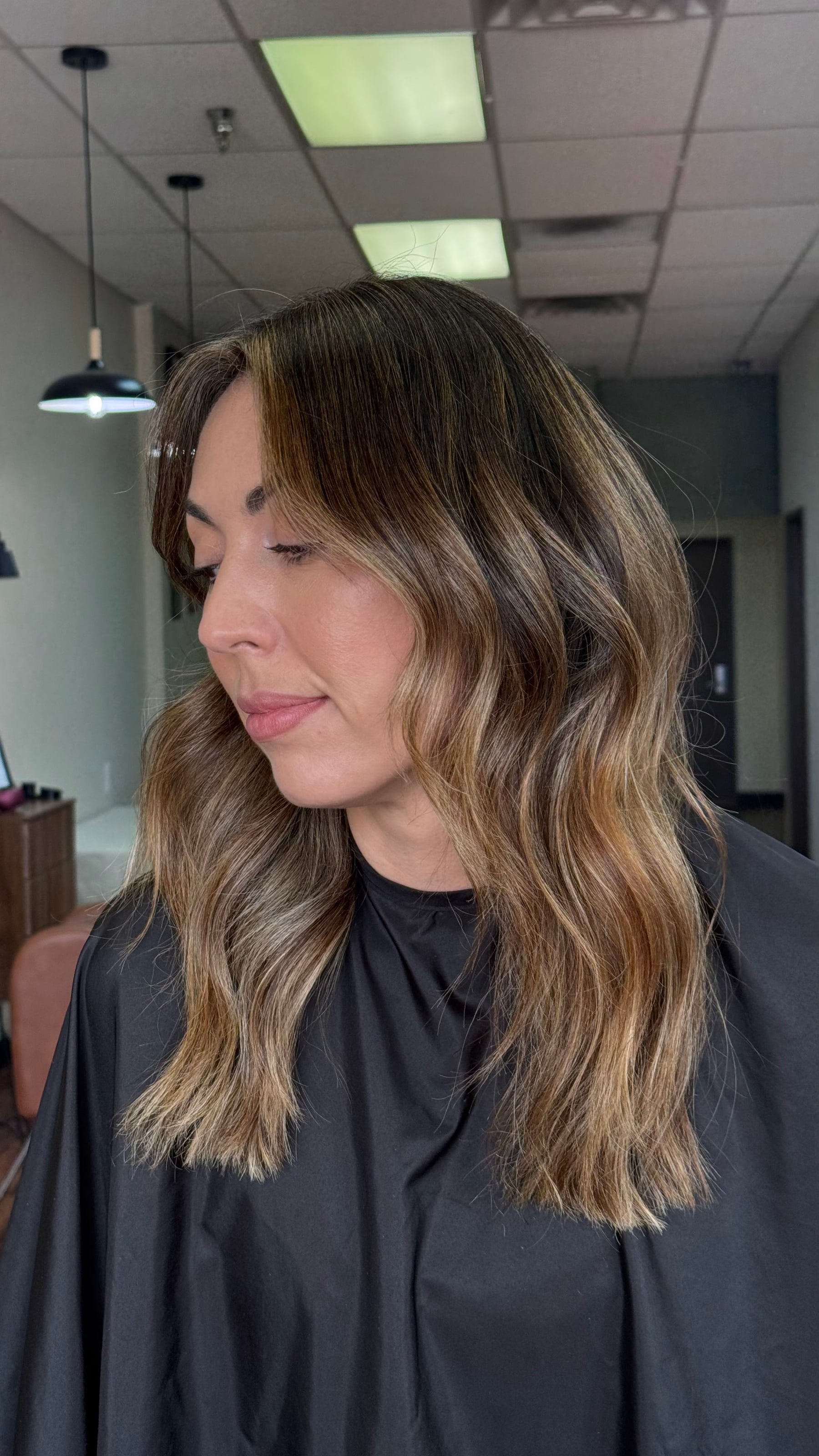 Warm lived-in brunette with dimensional highlights by Sariah