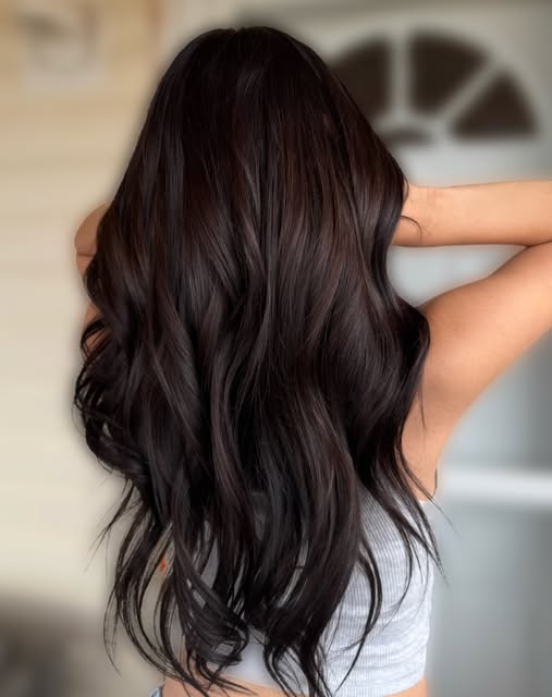 Long glossy brunette waves by Louriani