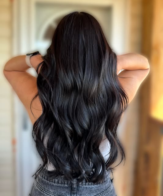 Long dark brunette waves by Louriani